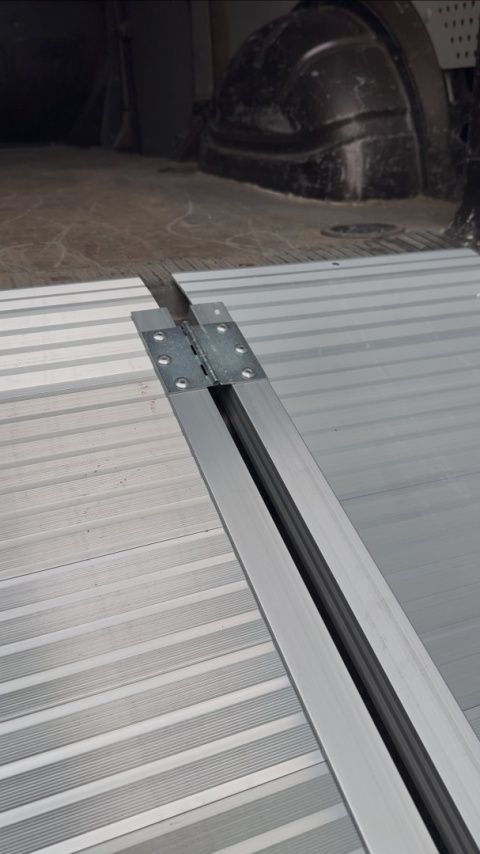 Najazd aluminiowy składany 124cm